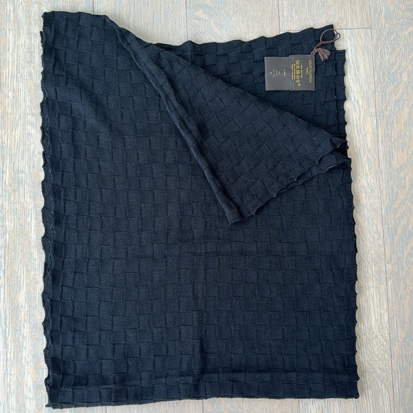 Men’s Louis Vuitton Light Scarf - Picture 1 of 3